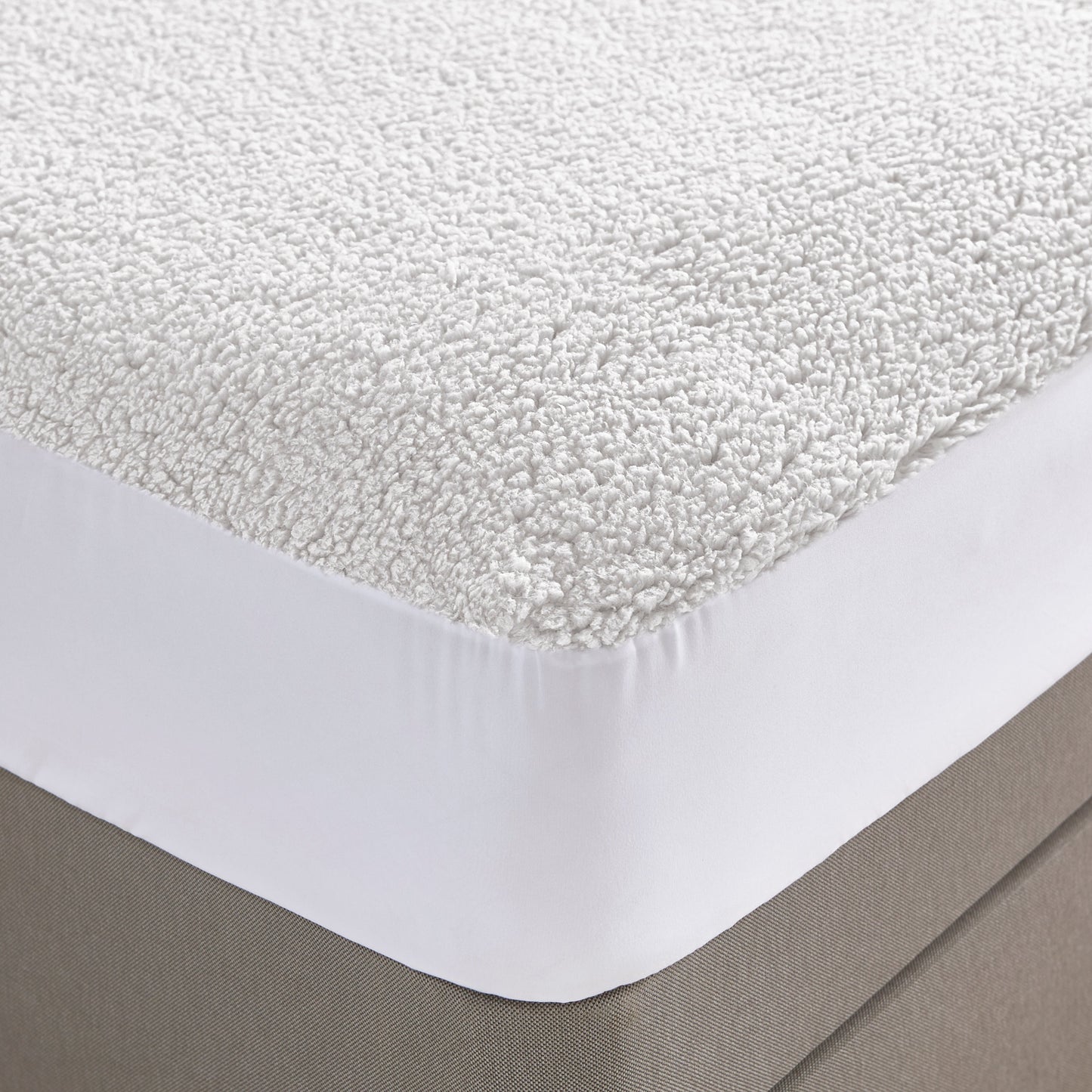 Silentnight Fleecy Mattress Protector with Skirt